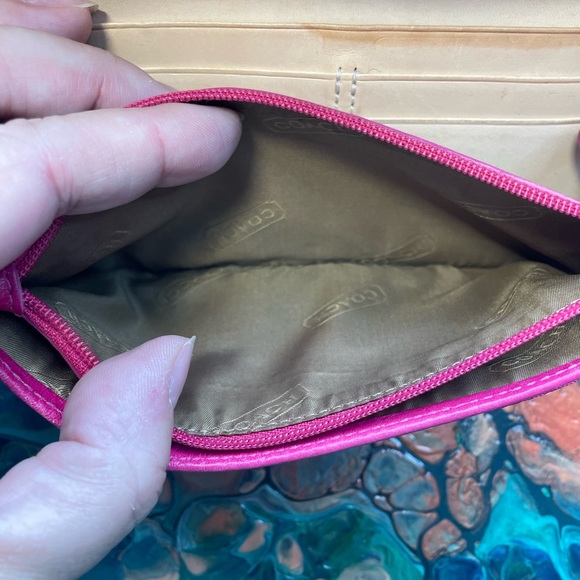 💖COACH💖 Barbie vibe wristlet wallet! - Picture 6 of 9